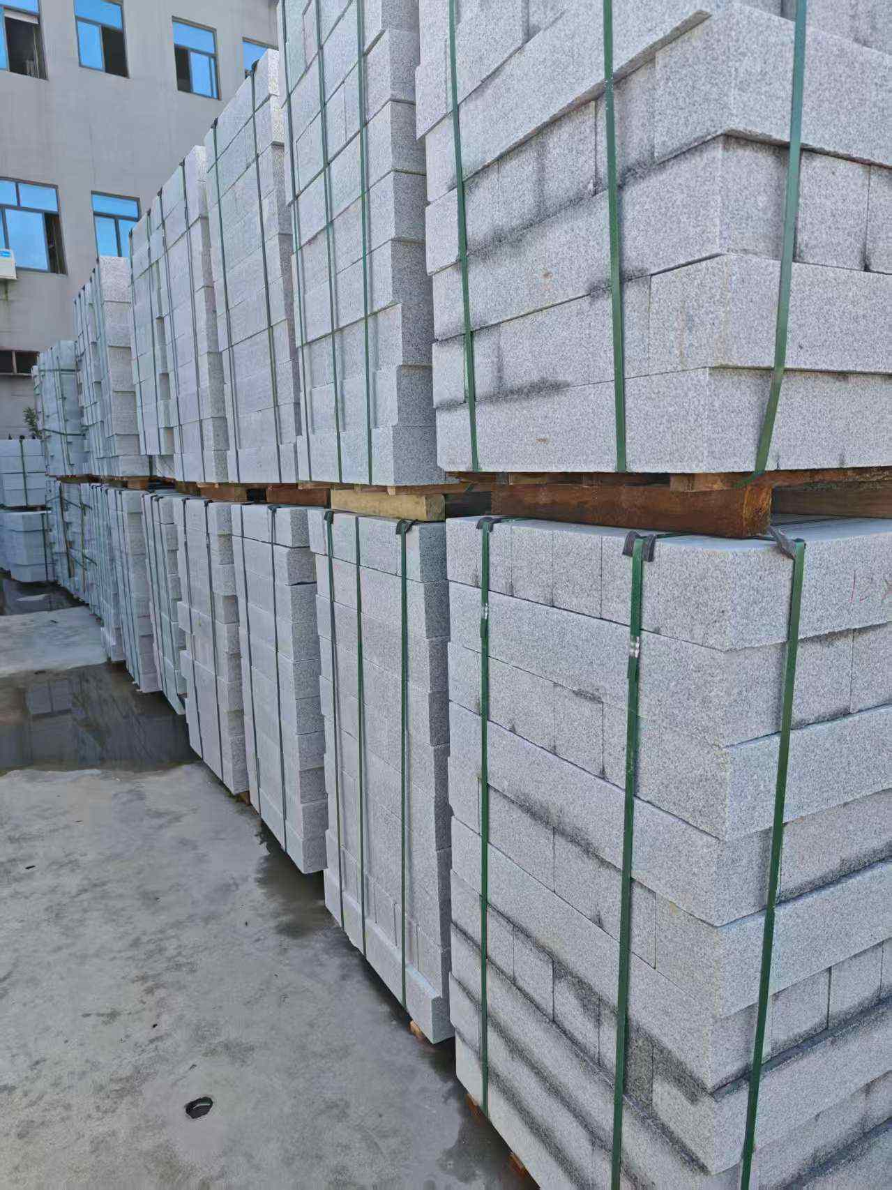 广东芝麻白路牙石，路侧石